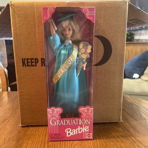 Mattel 1997 GRADUATION BARBIE Doll #17830 Special Edition Brush Included